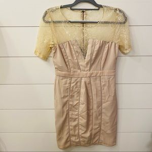 Women’s NWT Minuet, sold by Fab’rik, lace dress. Size Medium. Nude Lace.